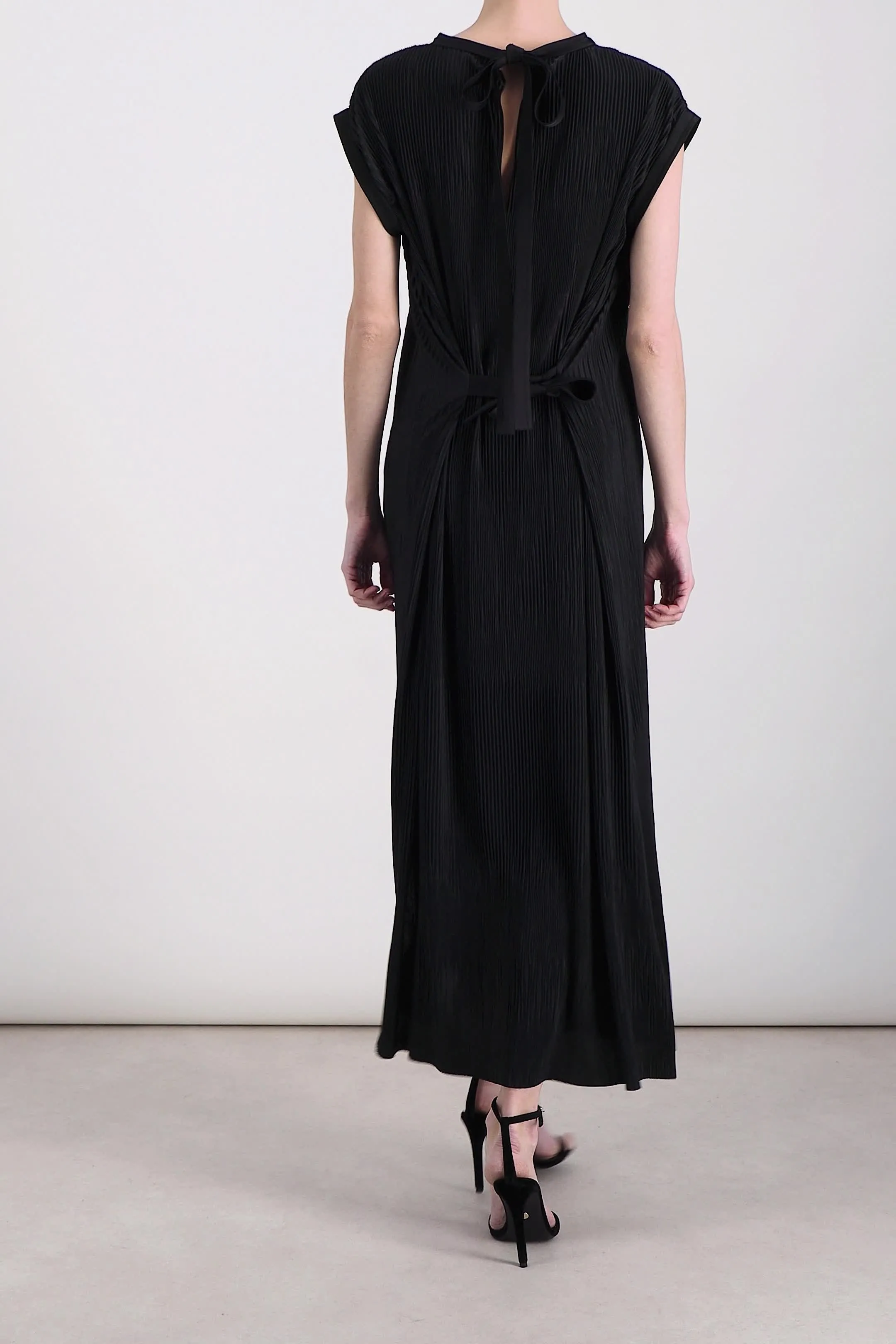 Fluid pleated recycled jersey satin tube midi dress